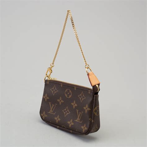 petit sac pochette louis vuitton|Louis Vuitton petite bag.